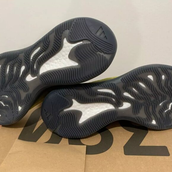 YEEZY 380 Hylite - Picture 4 of 5